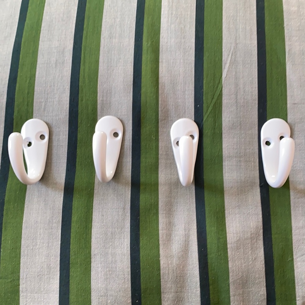 Enamel wall hooks x4